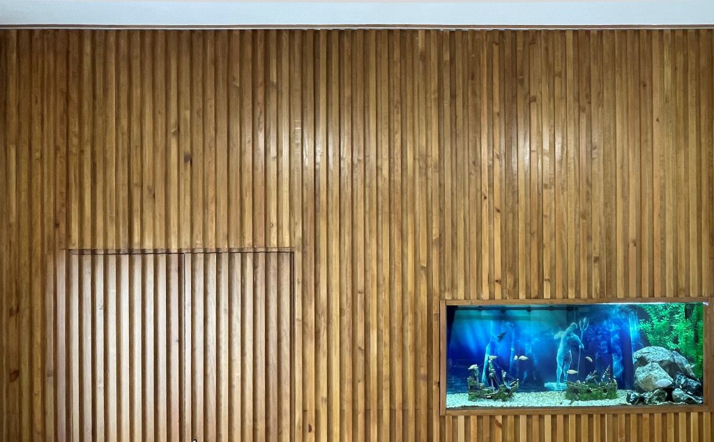 Panel madera en interior oficina